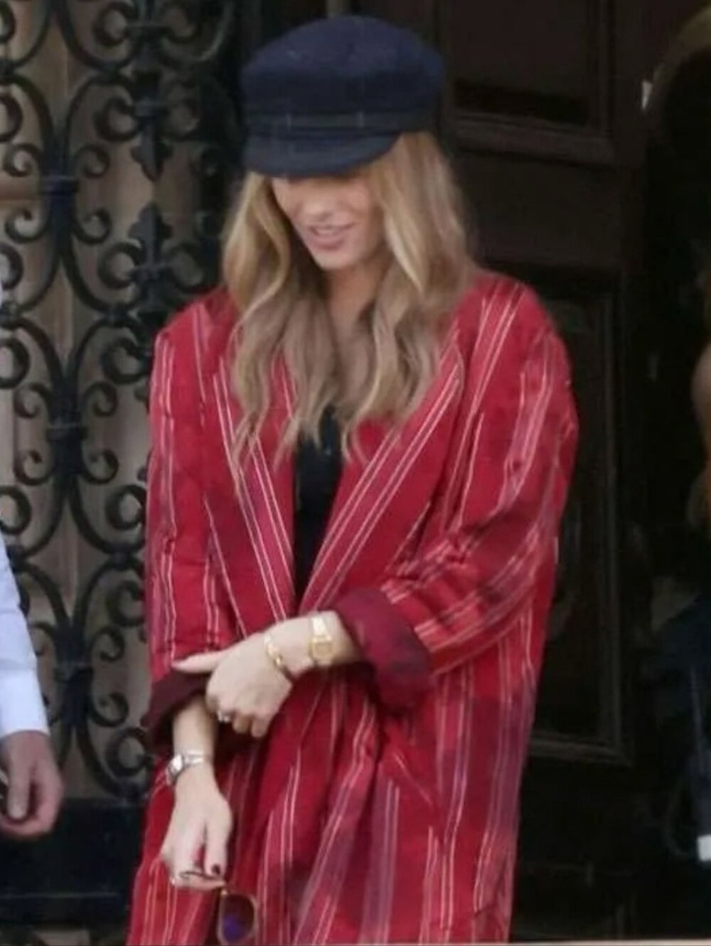 🆕️ J4 Margot Robbie A Big Bold Beautiful Journey Red Blazer Coat, Size Large (L